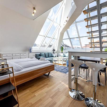 Penthouse Suites By Jr City Apartments Wina Bagian luar foto