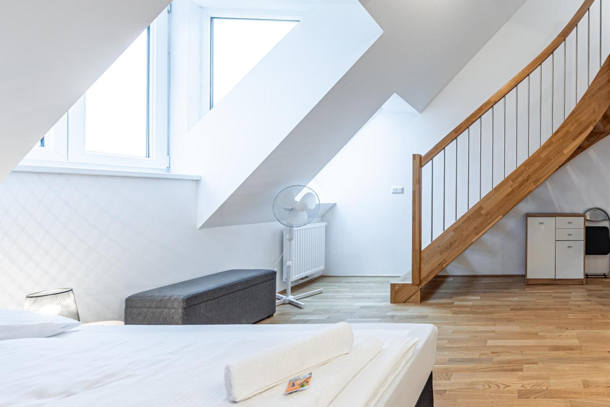 Penthouse Suites By Jr City Apartments Wina Bagian luar foto