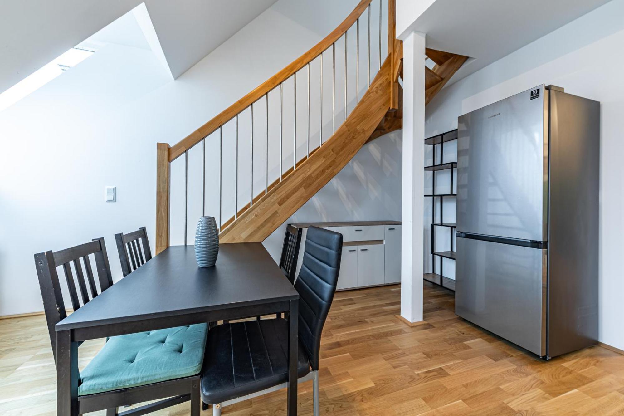 Penthouse Suites By Jr City Apartments Wina Bagian luar foto