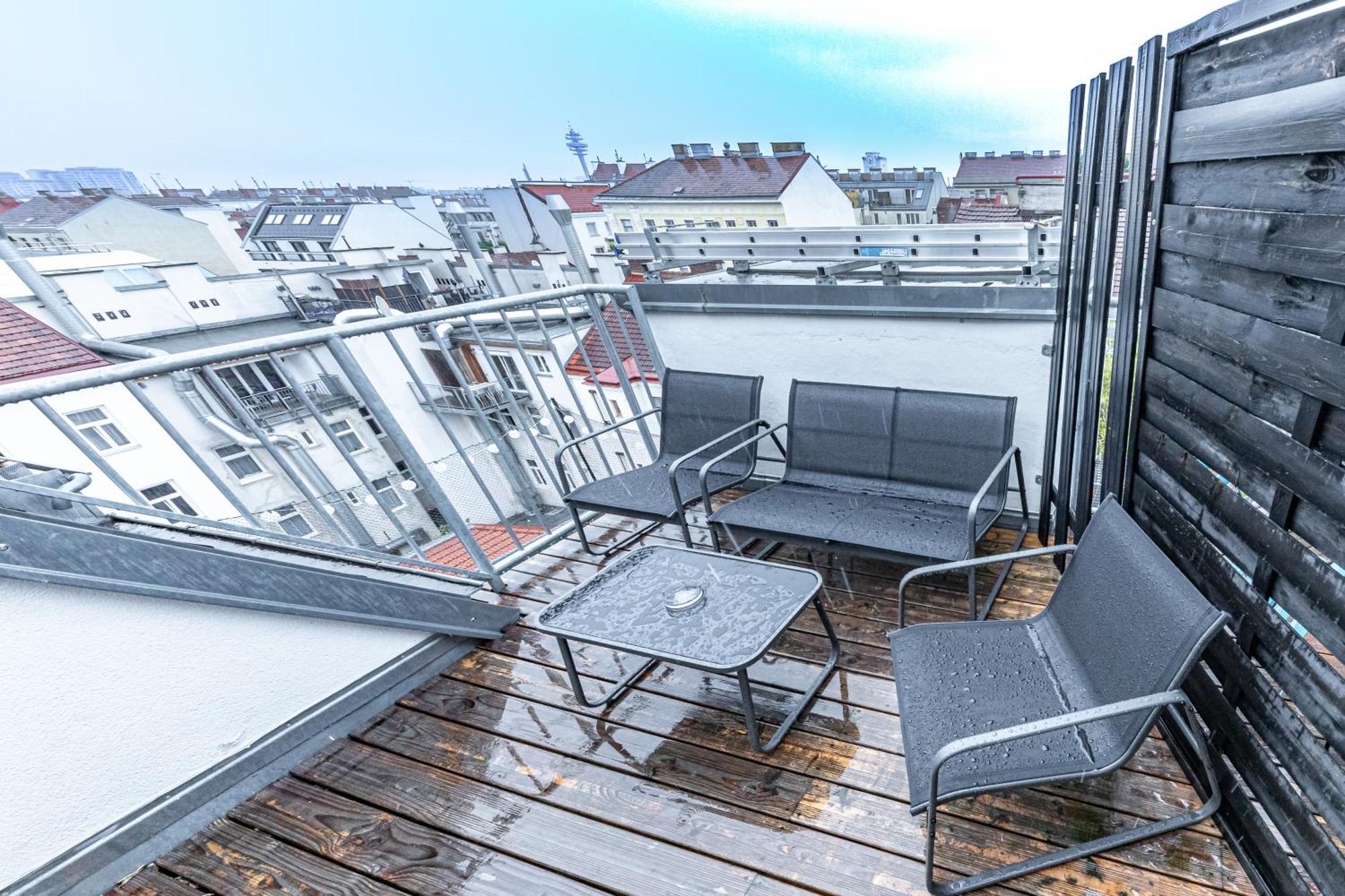 Penthouse Suites By Jr City Apartments Wina Bagian luar foto