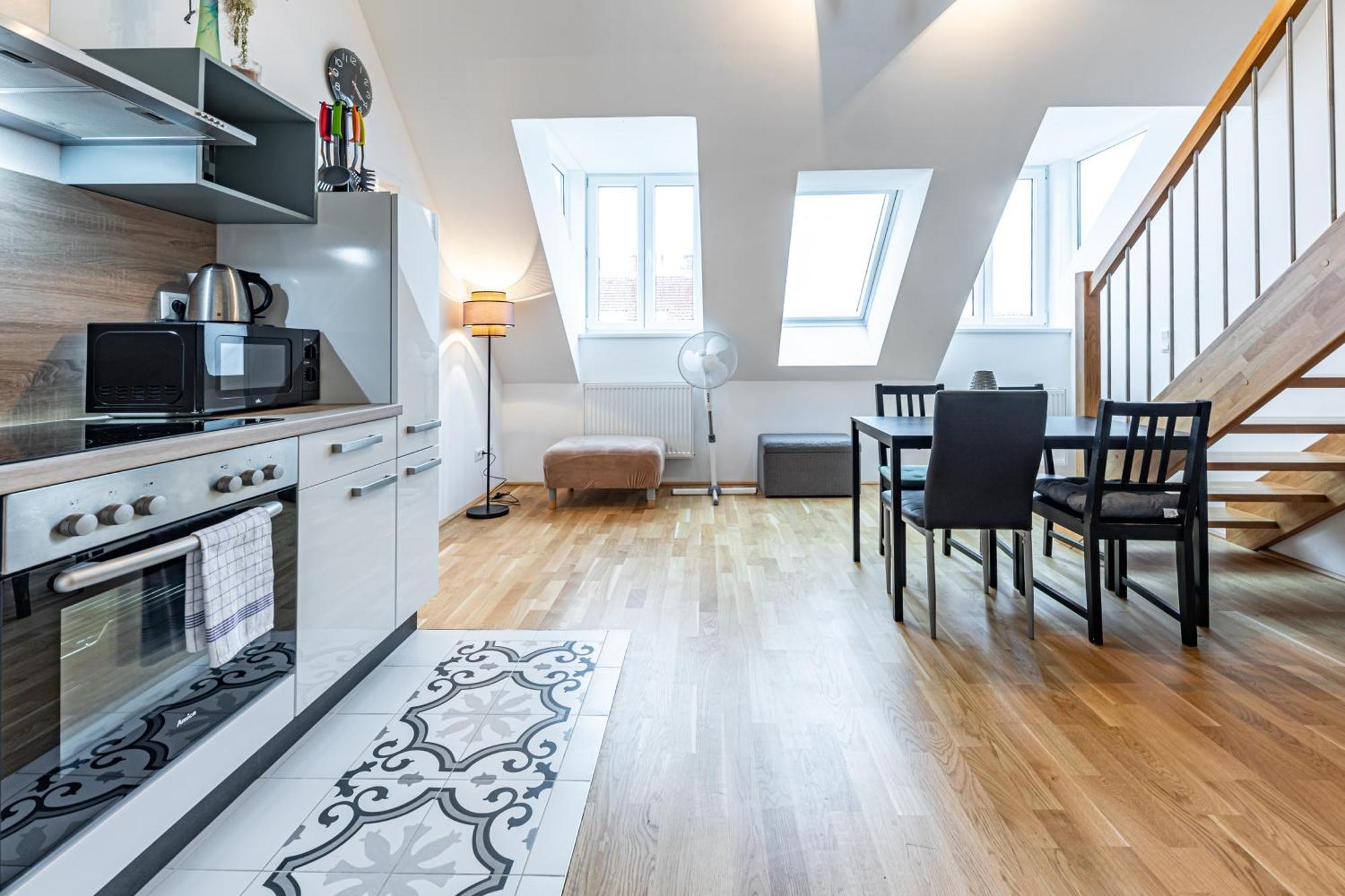 Penthouse Suites By Jr City Apartments Wina Bagian luar foto