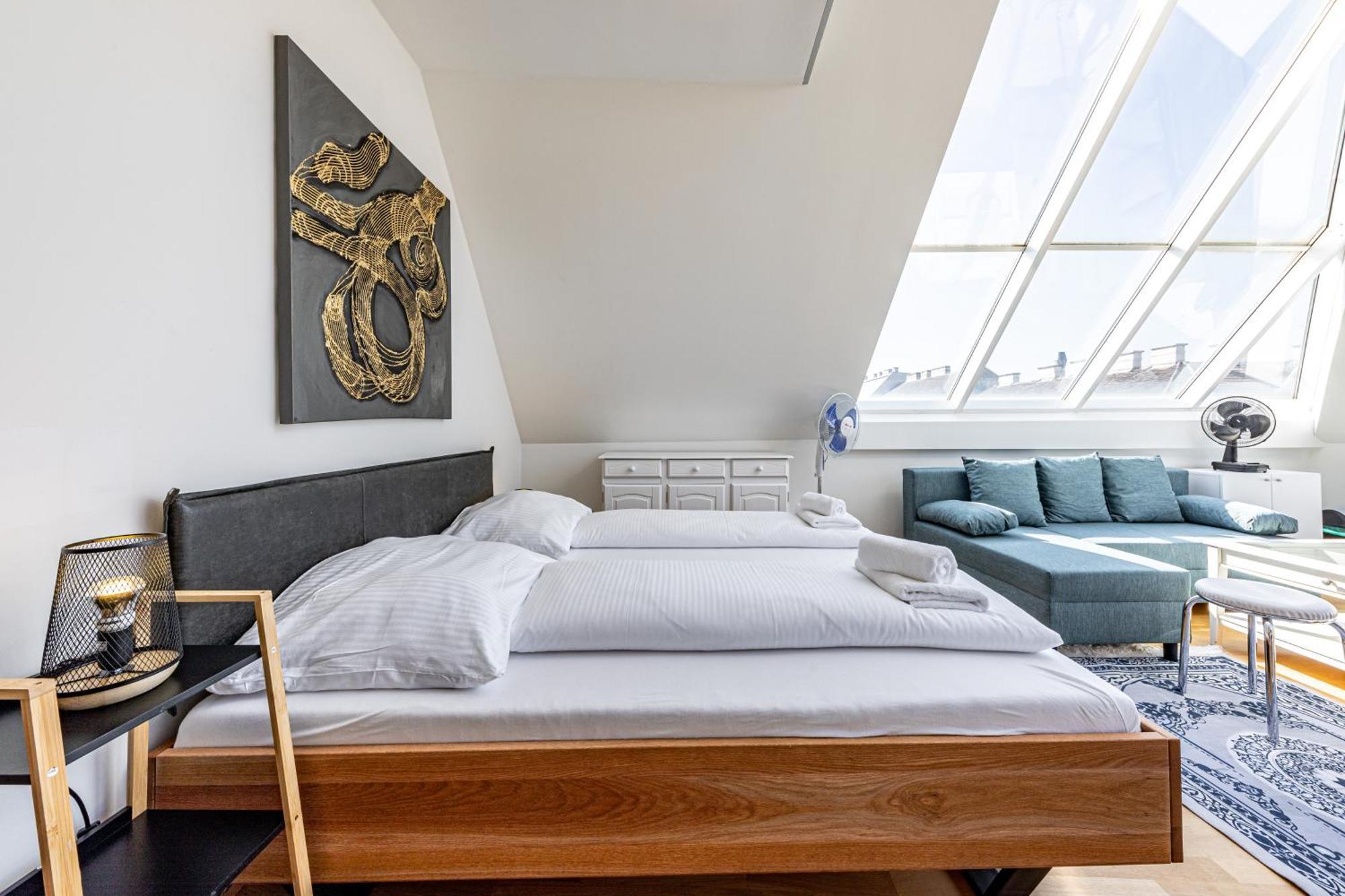 Penthouse Suites By Jr City Apartments Wina Bagian luar foto